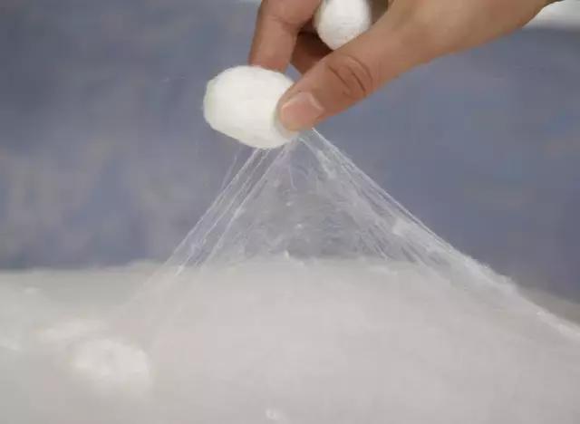 床上四件套和被子哪个贵,床上四件套100多和300多区别