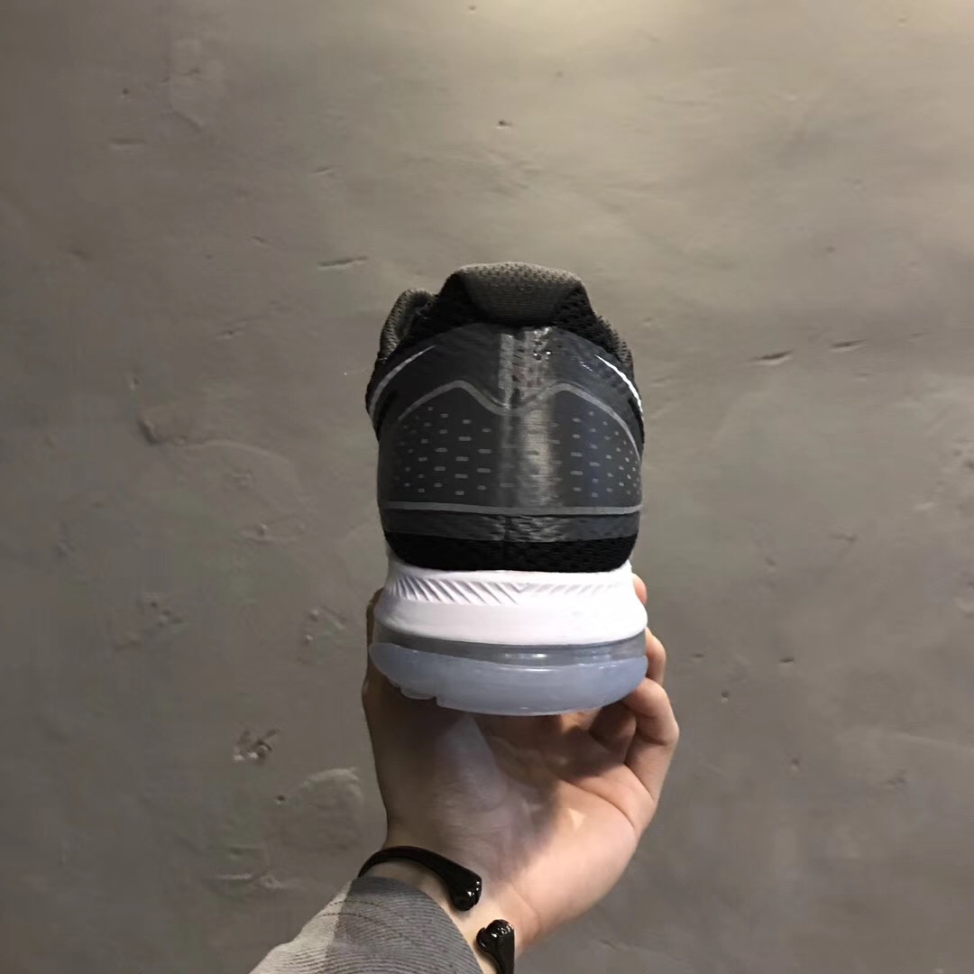 耐克纤维丝全掌气垫鞋,耐克气垫女鞋穿着会变大吗