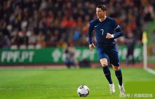 足球史上十大球星排名表,世界十大足球巨星排名