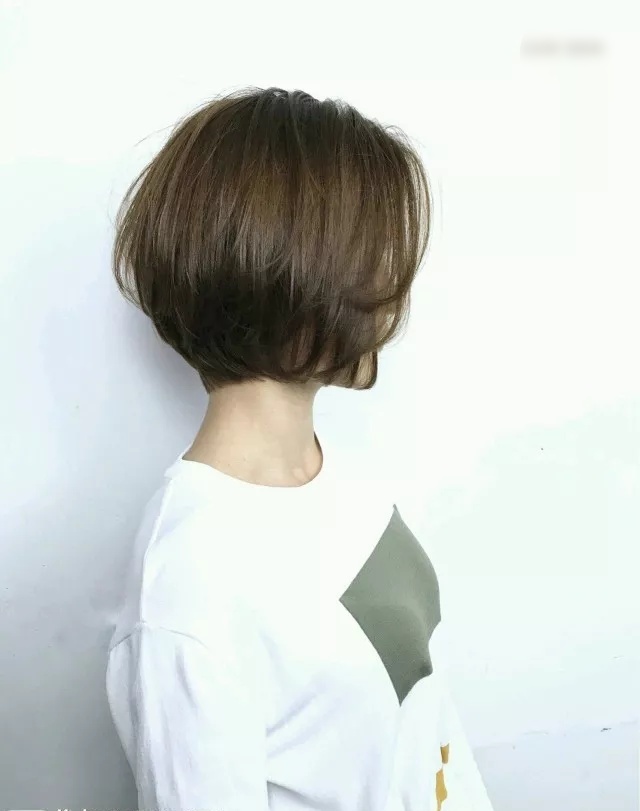 如何剪一款美感十足的波波头发型,剪个简单的波波头简约大气又时尚