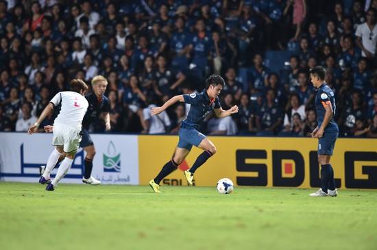 上海上港足球场最新图片,上港浦东足球场大屏幕