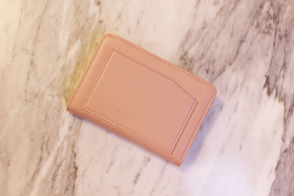 风水上女性用什么形状的钱包好,钱包风水什么颜色的钱包招财