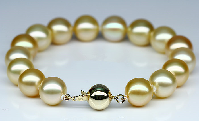 南洋珍珠和淡水珍珠区别,黑珍珠好还是南洋珍珠好