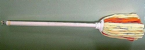 不用的旧衣服可以做什么,不用的旧衣服剪掉再扔吧