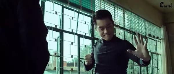 他做过泥水工，跑过龙套，因周星驰赏识成名！