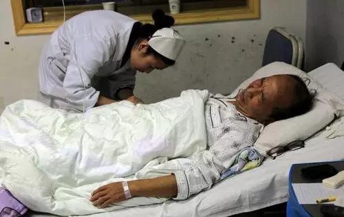 哪些官员曾经公然上演“全武行”？