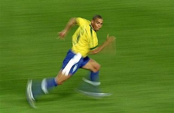 铁汉柔情，足球场上那些让你落泪的瞬间