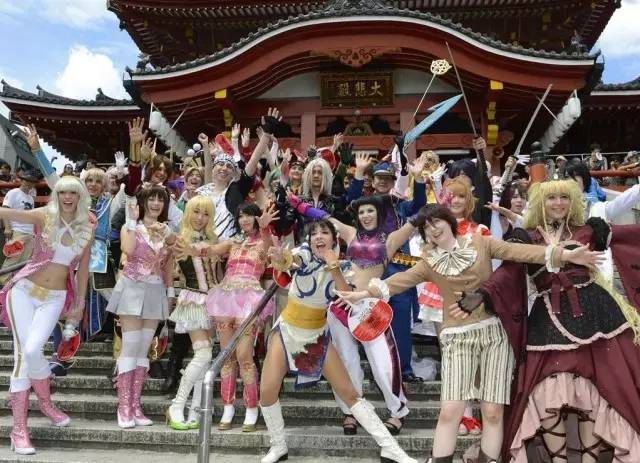 形肖神似一娃千面COS你的PLAYING