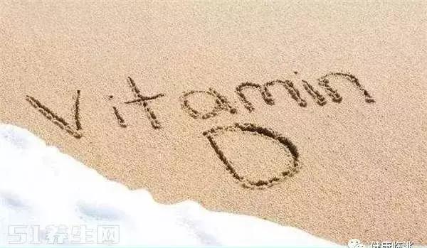 手指指甲扁平凹陷是什么原因,指甲有竖纹凹陷是什么原因