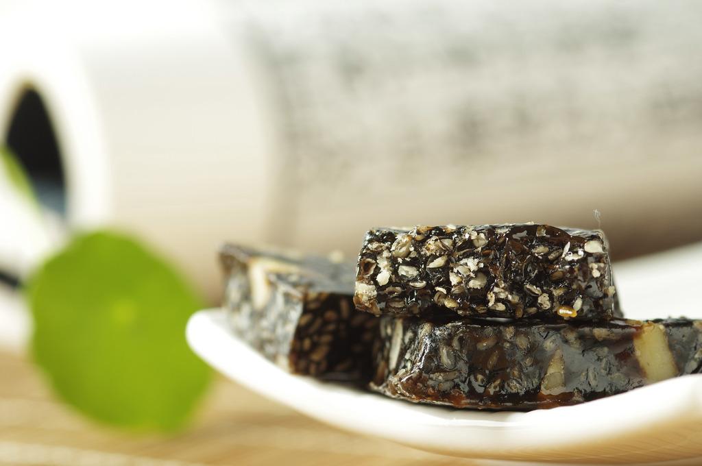 阿胶糕的正确熬制方法及食材,阿胶糕蒸和熬功效区别