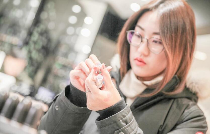 圣诞节热恋生活日记,开着轩逸陪女朋友搜集北京的圣诞树