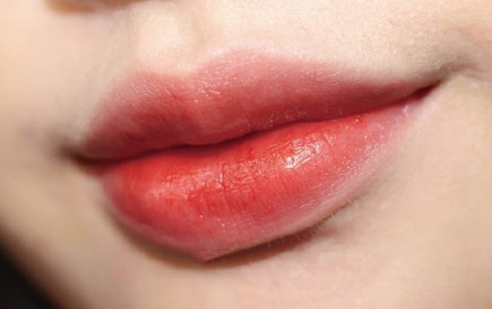 平价口红秋冬红棕色,平价唇膏口红黄黑皮试色