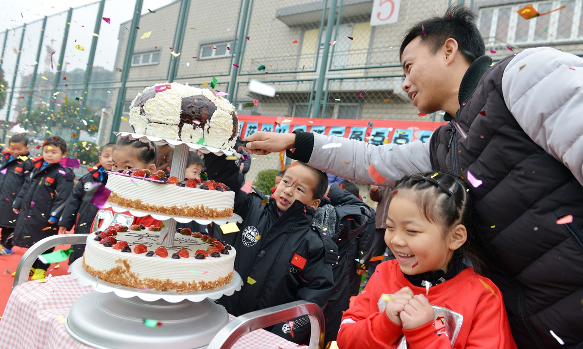 江苏太仓：“香花娃娃”显风采校园足球彰魅力