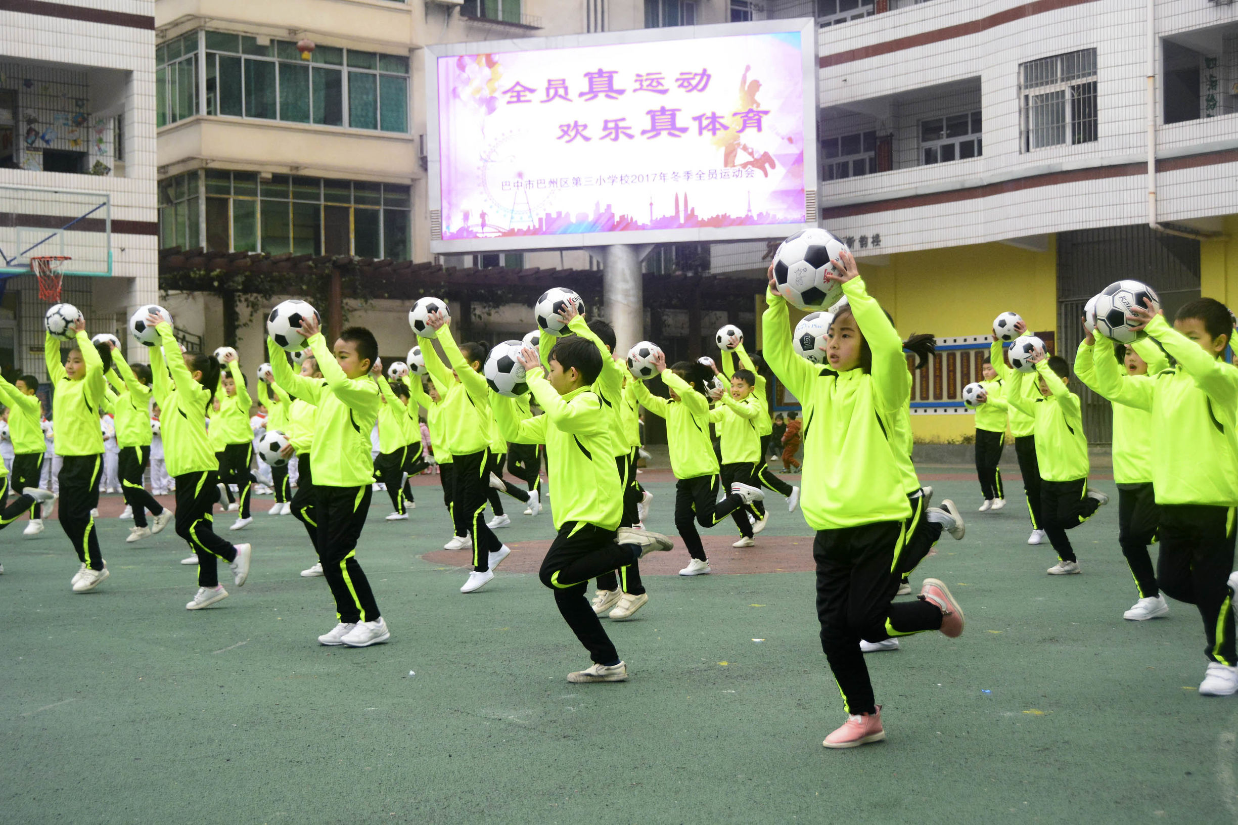 红山区第17小学足球啦啦操,三小校运会啦啦操