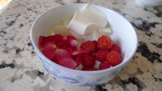 在家怎么自制面膜美白效果好,自制面膜配方紧致美白抗衰老