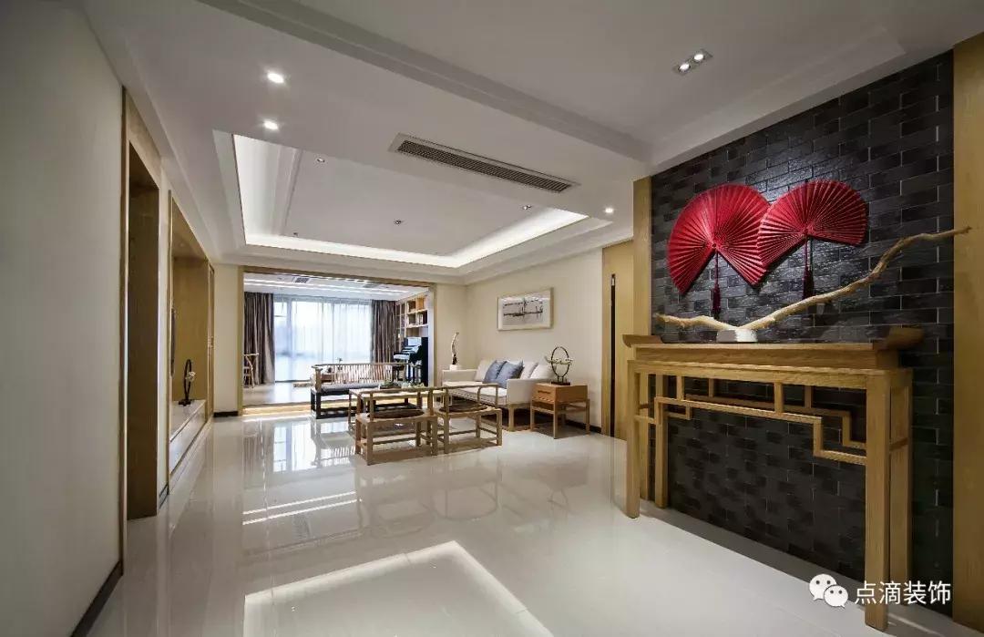 房子刚粉刷完一个月墙上有裂纹,刚装修的房子乳胶漆都脱落了