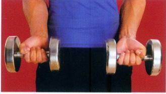 练习哑铃后要练什么,练习哑铃的时候一直收紧腹部吗