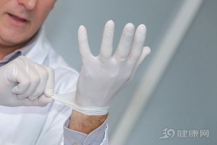 便血怎么判断是痔疮还是直肠癌,怎么发现便血肠癌便血是什么颜色