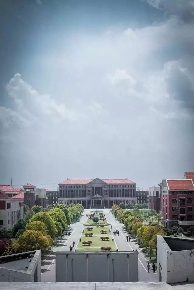 神一样的学校高考和中考都很惊艳,神一样的学校