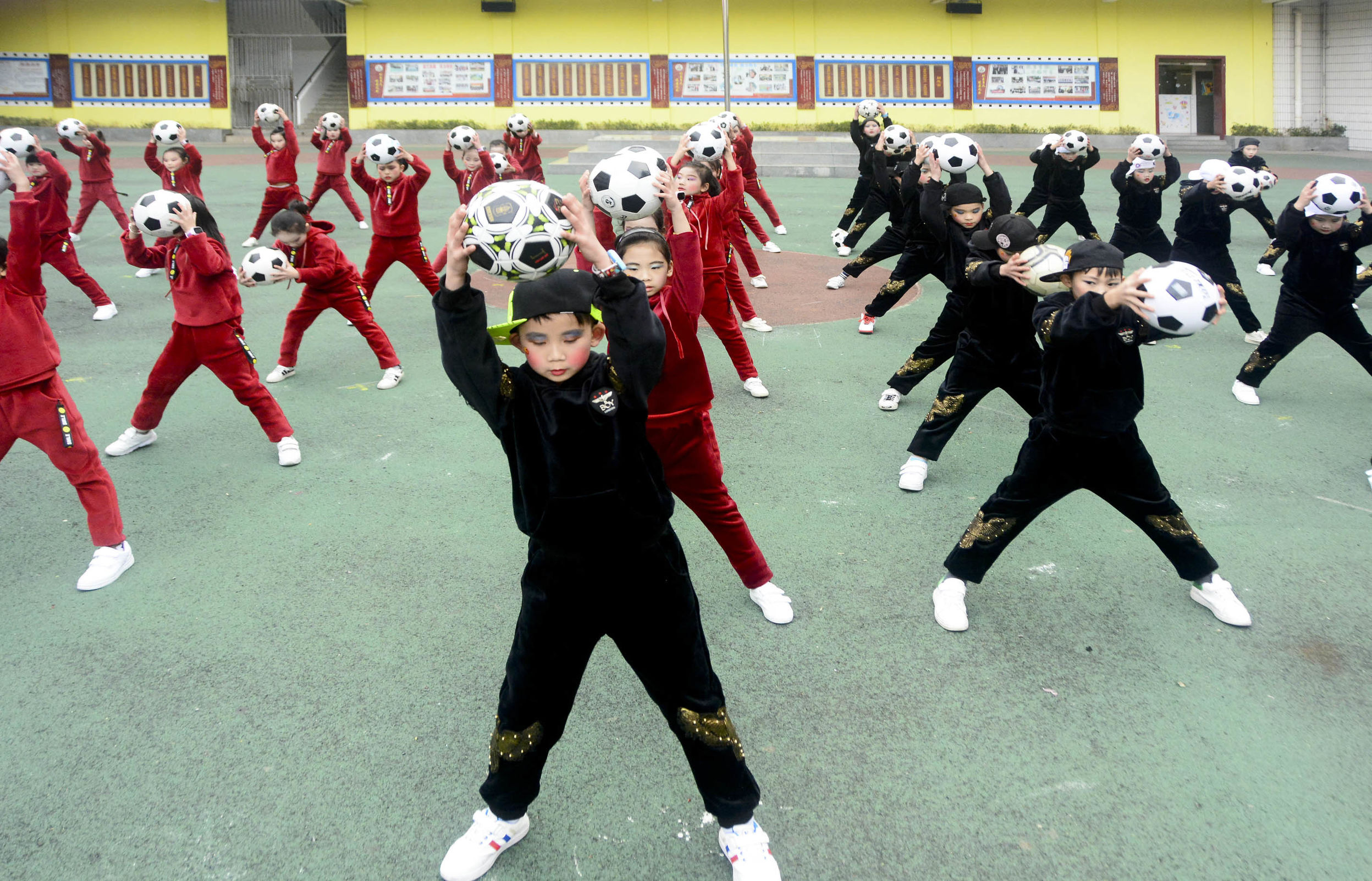 红山区第17小学足球啦啦操,三小校运会啦啦操