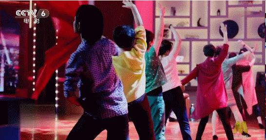 现实中的“文工团女兵”，她们才是《芳华》真正的主人