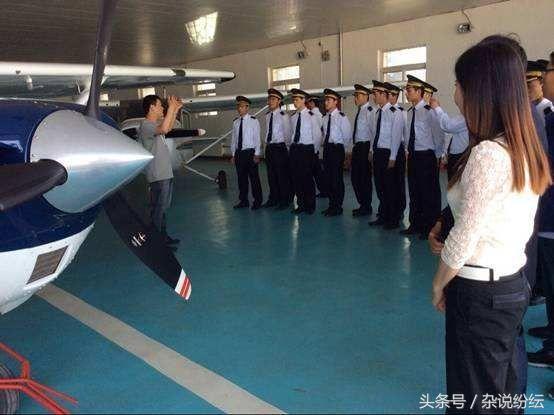 现在的飞行员一个月能拿多少工资,一般飞行员的工资多高啊