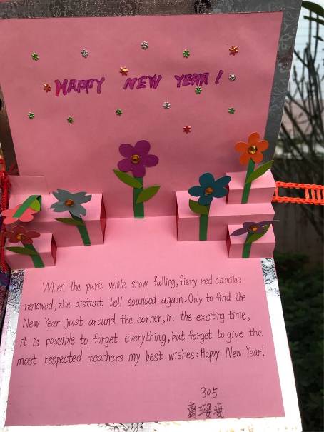 三年级英语新年贺卡制作过程内容,小学三年级英语新年贺卡制作