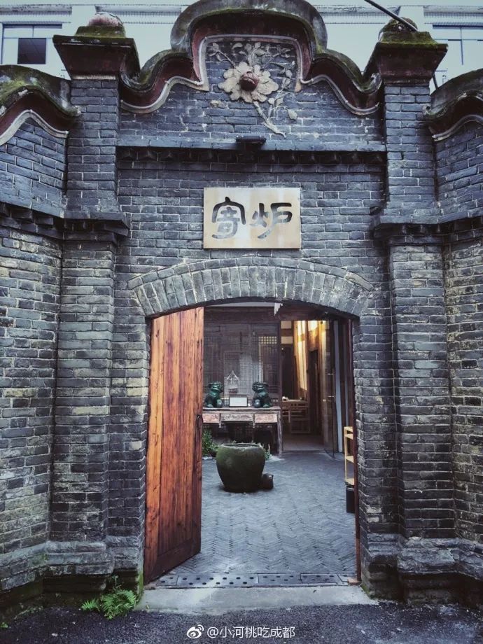 这条美食老店众多的成都小街，竟是《芳华》原型地，主角瘦真不科学