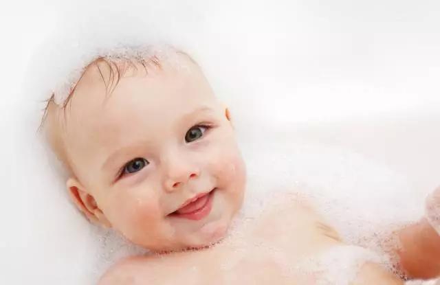 宝宝消化不好断夜奶的正确做法,断夜奶怎么让宝宝闻不到妈妈奶香