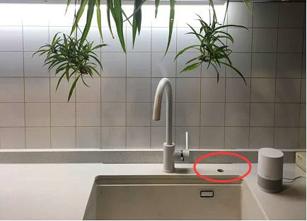 洗碗槽里面有个洞防止水太多,洗碗水槽破洞了怎么修复