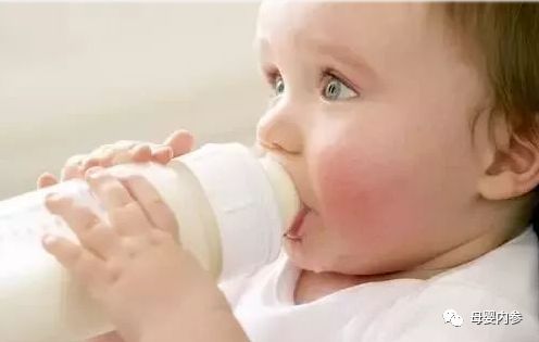 宝宝厌奶期教你一招,宝宝厌奶期最快的解决方法