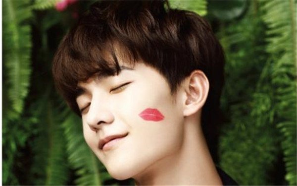 ysl娇兰纪梵希口红试色 (纪梵希小羊皮n37色号和娇兰214)