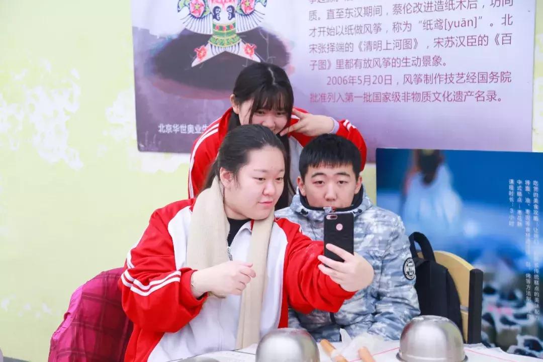 “巧手赛天工,喜庆家年华”——记崇文门中学主题工作坊