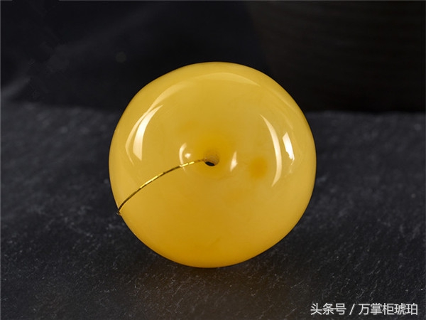 鸡油黄蜜蜡好还是鸡油红的蜜蜡好,鸡油黄蜜蜡盘玩后会变成鸡油红吗