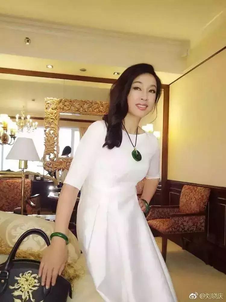 赵薇用的包包牌子,李小璐和赵薇现在怎么样了