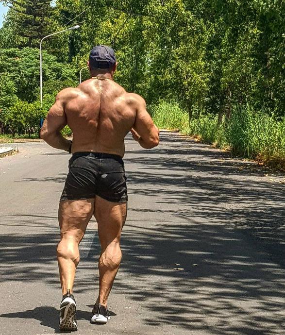 OUT啦！快来学习TRX，打造清晰壮硕的腹肌的同时增强你的核心