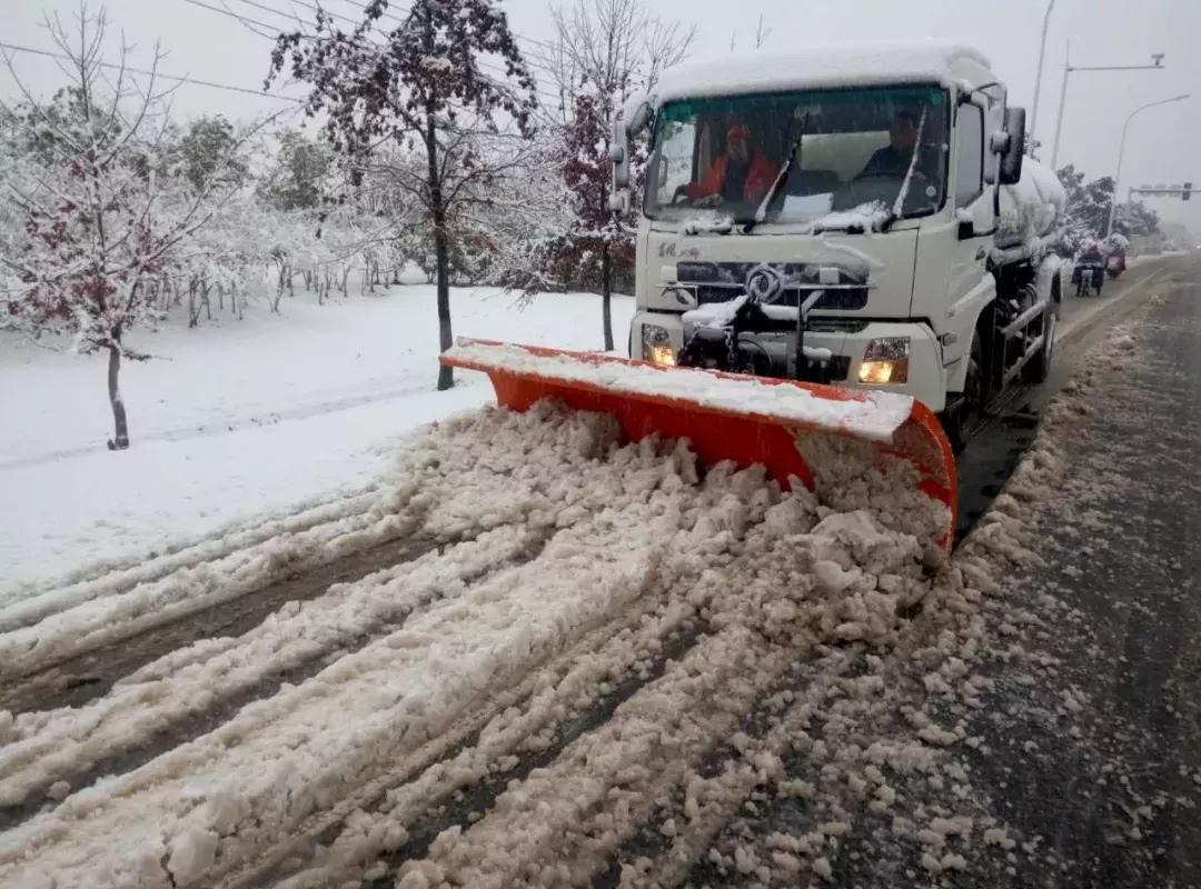 大雪袭城，却畅通无阻！只因为有可敬的他们