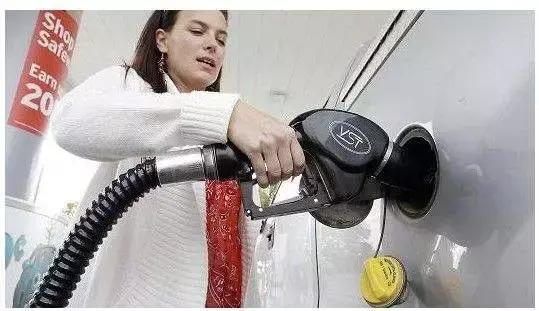 为什么我们喜欢买贵的东西心理学,为什么我们喜欢买买买