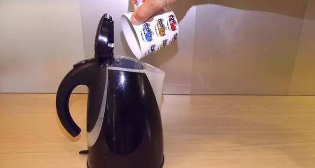 特别顽固的水垢怎么去除,顽固的水壶水垢除不掉怎么办