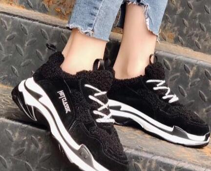 翻毛牛皮鞋怎么清洗能用水洗吗,浅色的翻毛运动鞋怎么洗鞋最干净