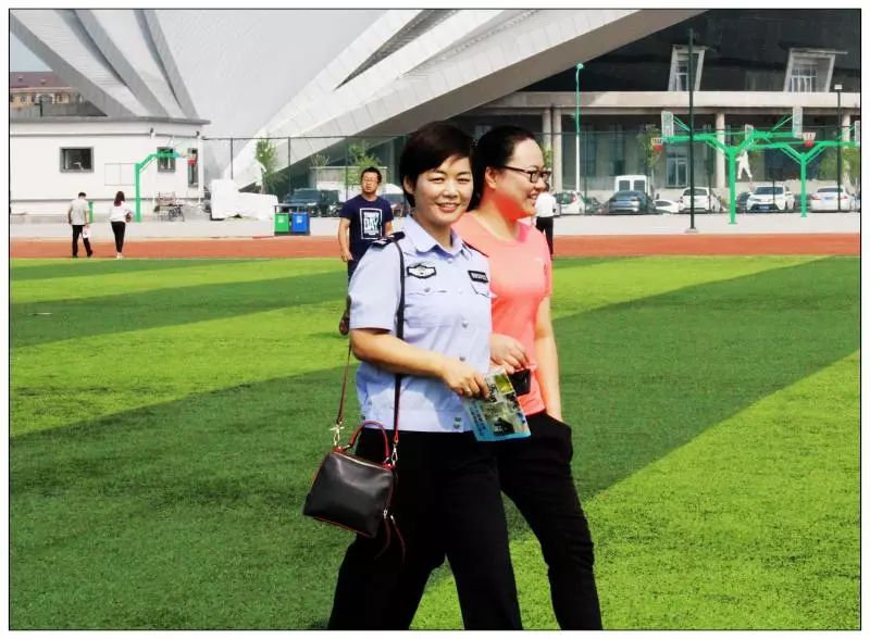给警察发自拍,发警察服自拍照文案