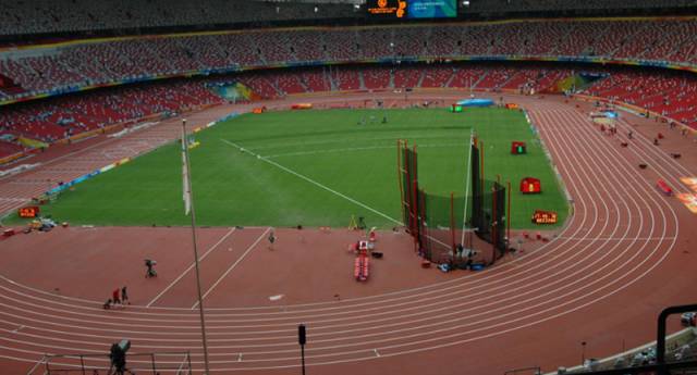 为什么运动场上跑步逆时针,田径场跑步为什么要逆时针方向跑