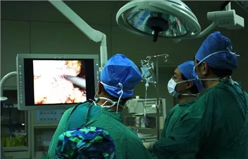 「亮点」南阳籍博士朱鹤医生创新肾结石手术模式