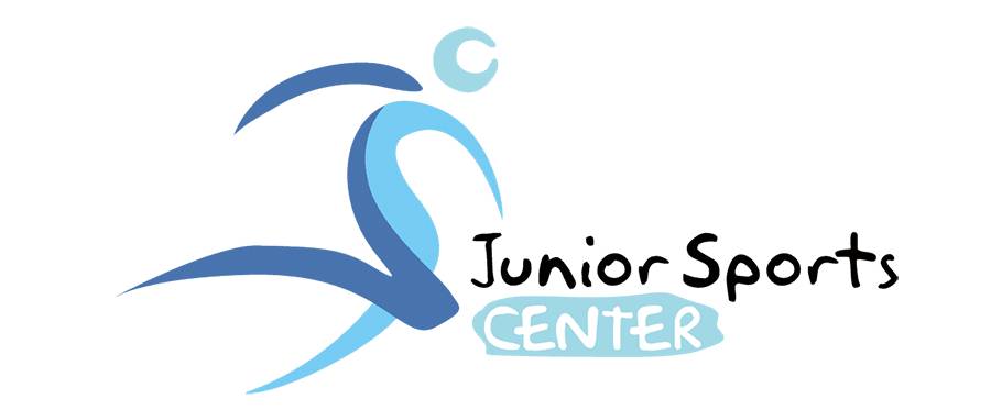 8人制足球下底传中训练,足球中锋背身拿球转身射门失误