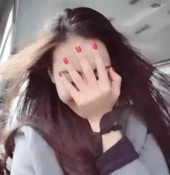 红色挑心系列美甲,明星同款纯色美甲推荐