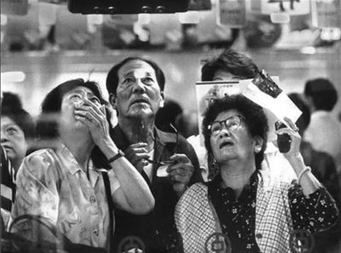 挣钱比王思聪还溜！父亲被枪杀后掌权的“败家子”，自己做成首富