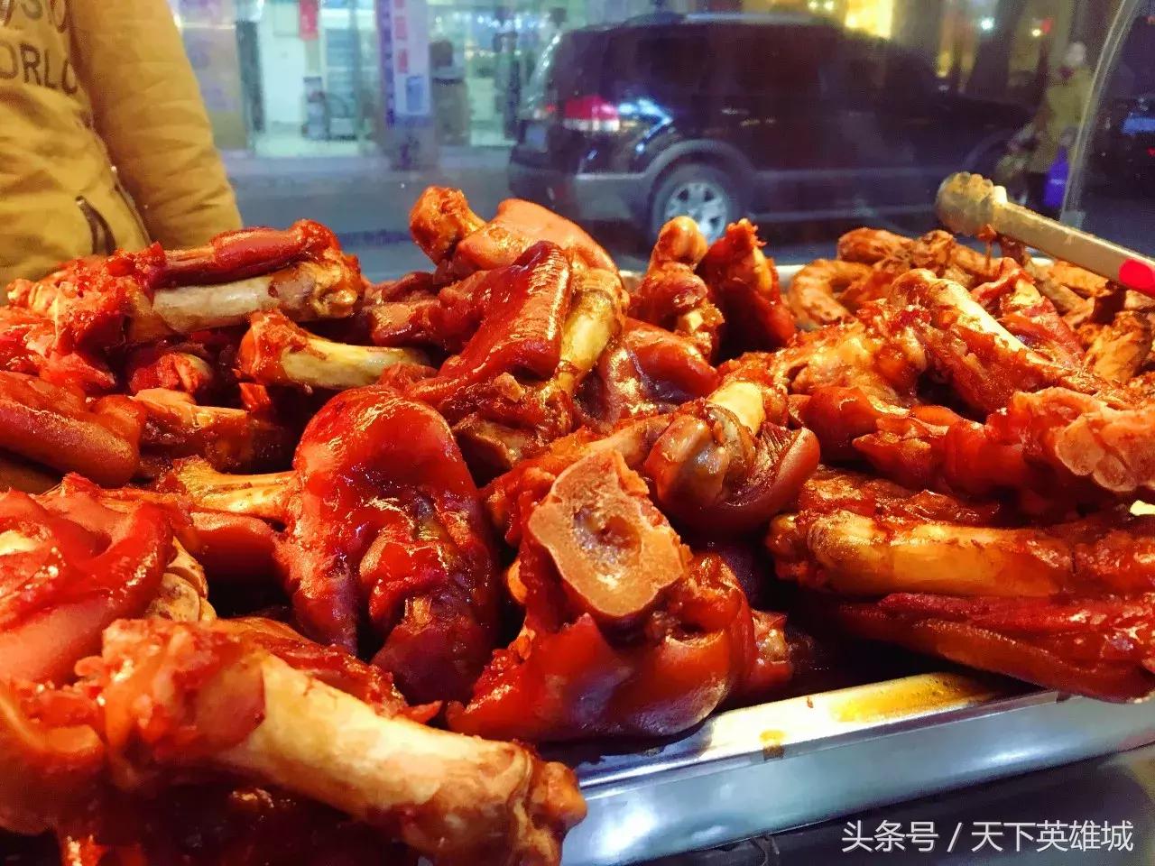 短短一条三百米的街，竟让人从白天走到黑夜……