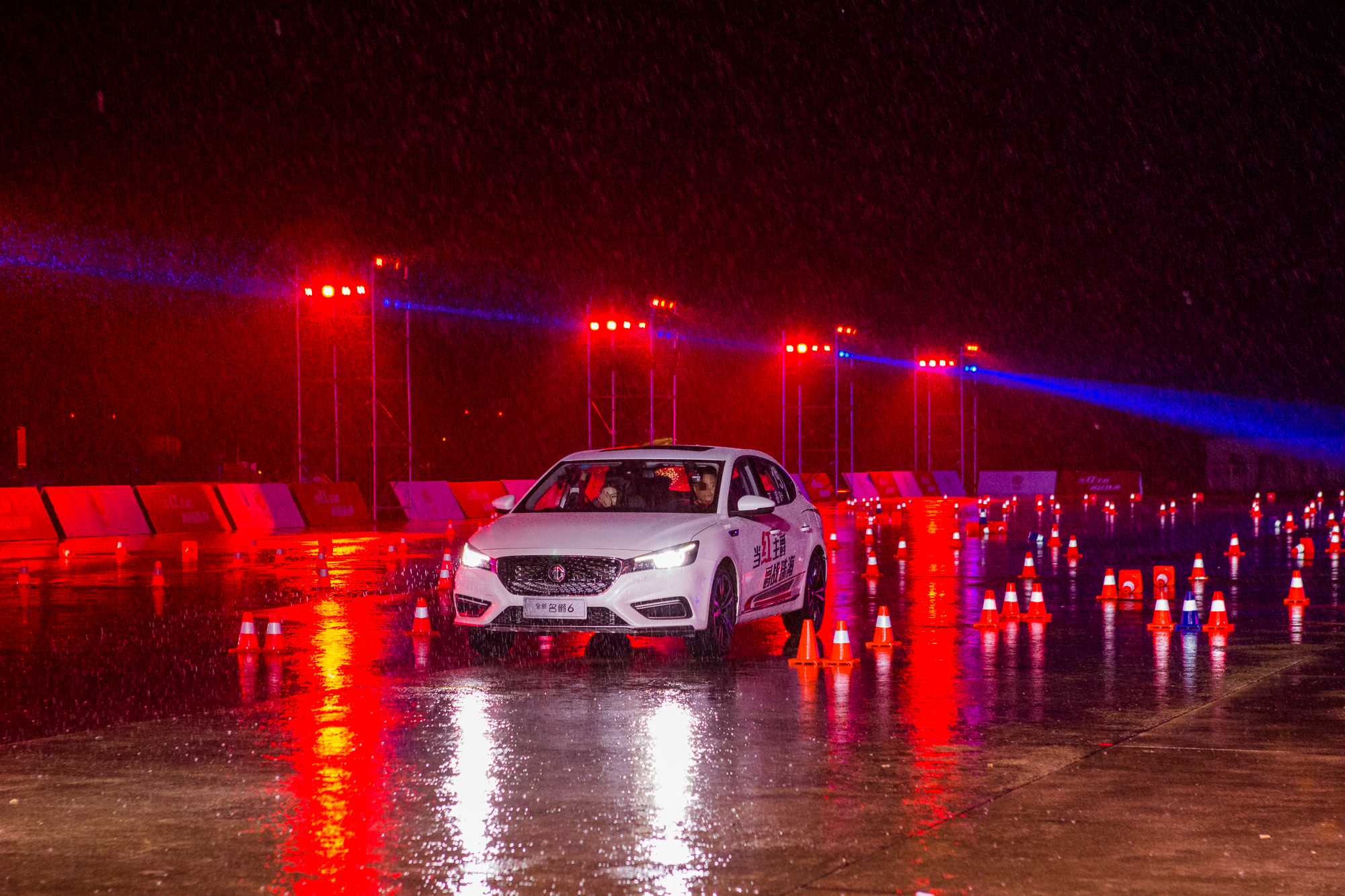 2扇门竟要40万!“爵战珠海”MG名爵年度潮玩轰趴进阶车主新玩法