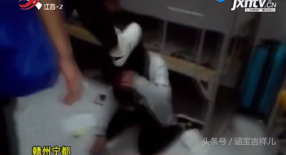 小学女孩被男孩欺负家长教育,4岁女孩被打不还手怎么教育