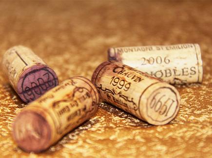 葡萄酒有浑浊沉淀物还能喝吗,葡萄酒漏液还能喝吗